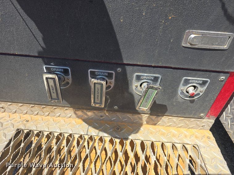 image for item DO7909 2002 HME pumper fire truck