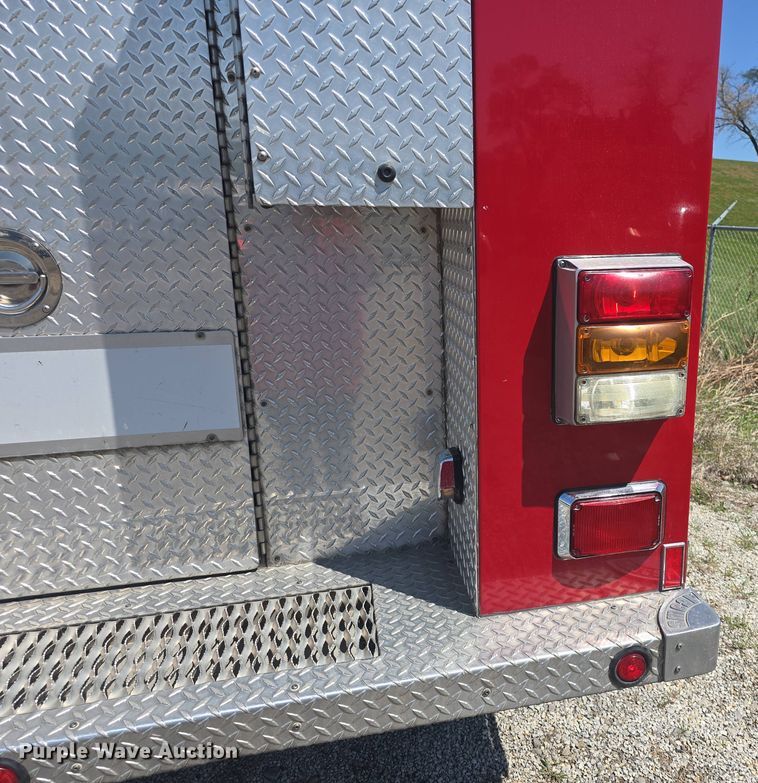 image for item DO7909 2002 HME pumper fire truck