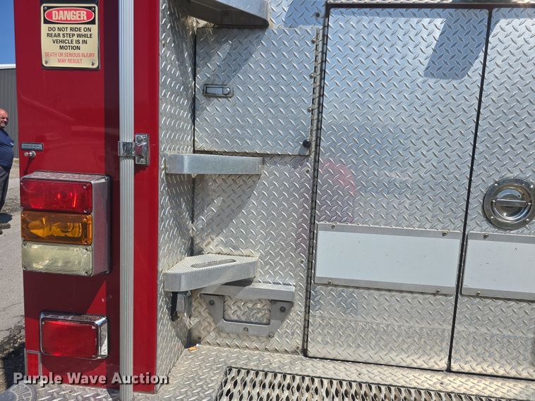 image for item DO7909 2002 HME pumper fire truck