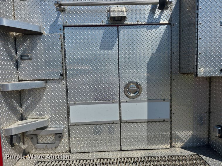 image for item DO7909 2002 HME pumper fire truck