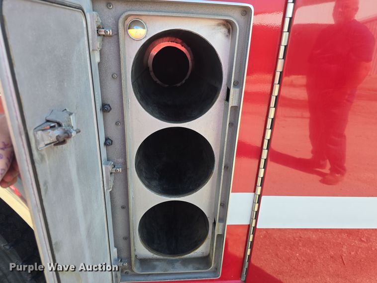 image for item DO7909 2002 HME pumper fire truck