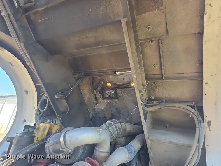 image for item DO7909 2002 HME pumper fire truck