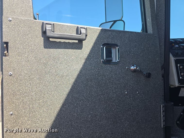 image for item DO7909 2002 HME pumper fire truck