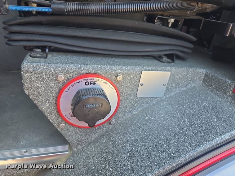 image for item DO7909 2002 HME pumper fire truck