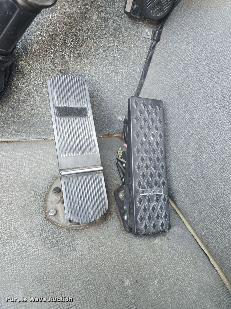 image for item DO7909 2002 HME pumper fire truck