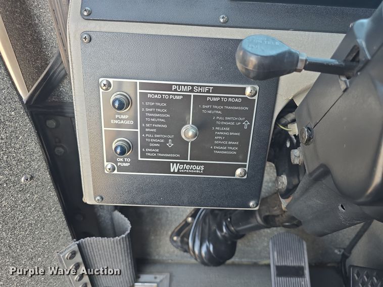 image for item DO7909 2002 HME pumper fire truck