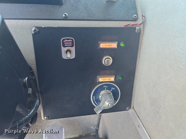 image for item DO7909 2002 HME pumper fire truck