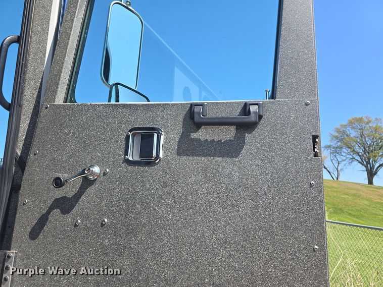 image for item DO7909 2002 HME pumper fire truck