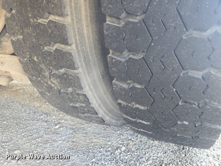 image for item DO7909 2002 HME pumper fire truck