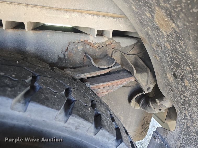 image for item DO7909 2002 HME pumper fire truck