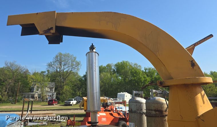 image for item DO7912 1985 Brush Bandit wood chipper