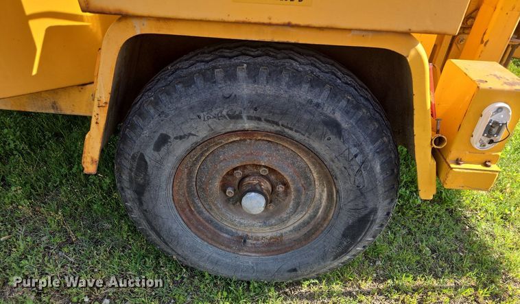 image for item DO7912 1985 Brush Bandit wood chipper