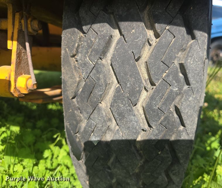 image for item DO7912 1985 Brush Bandit wood chipper