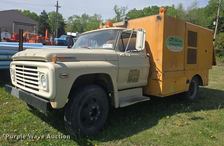 image for item DO7914 1971 Ford F600 sewer jetter truck