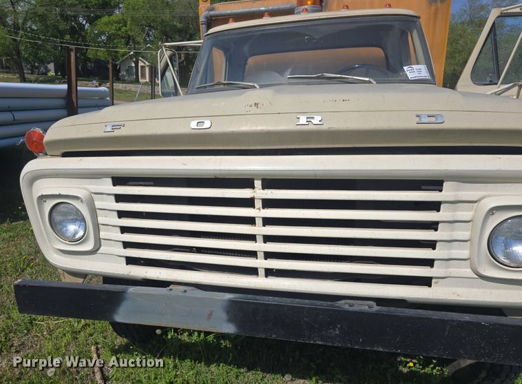 image for item DO7914 1971 Ford F600 sewer jetter truck