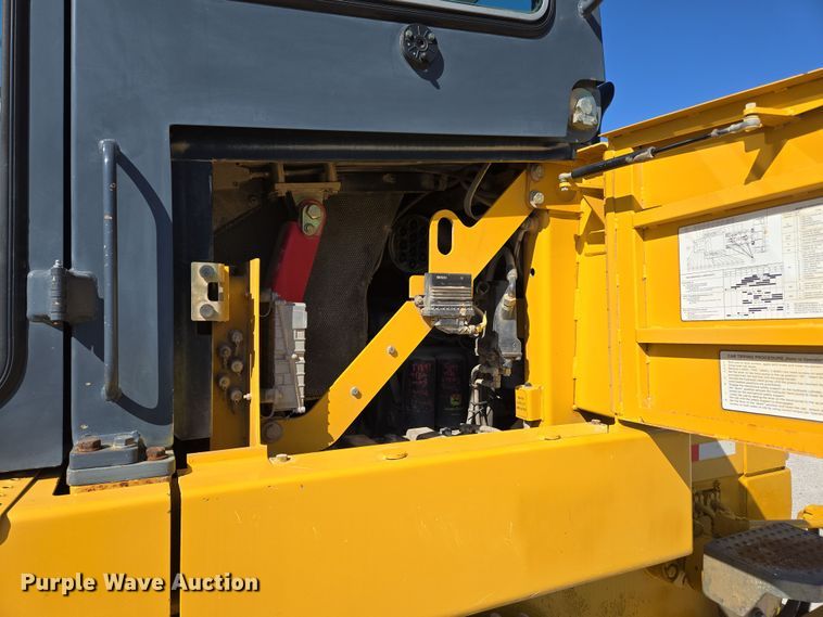 image for item DP6316 2004 John Deere 655C Series II track loader