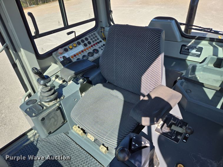 image for item DP6316 2004 John Deere 655C Series II track loader