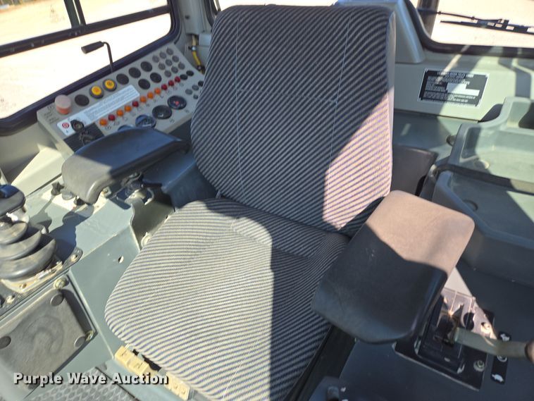 image for item DP6316 2004 John Deere 655C Series II track loader