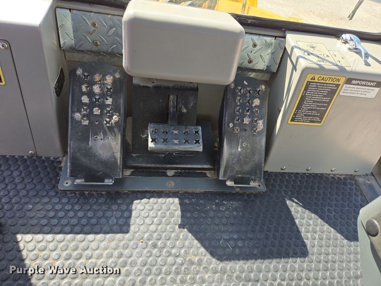 image for item DP6316 2004 John Deere 655C Series II track loader