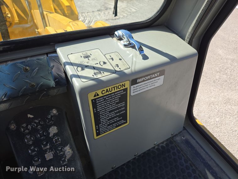 image for item DP6316 2004 John Deere 655C Series II track loader