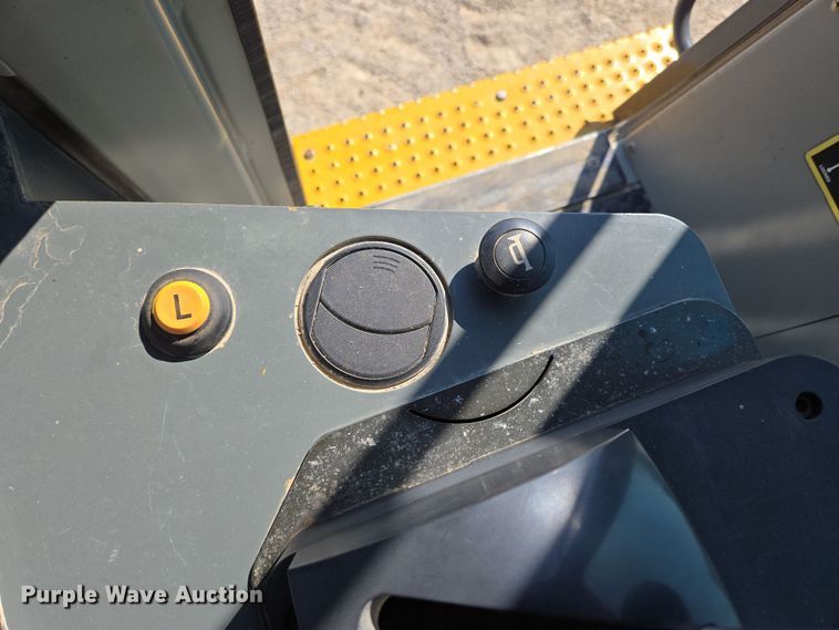 image for item DP6316 2004 John Deere 655C Series II track loader