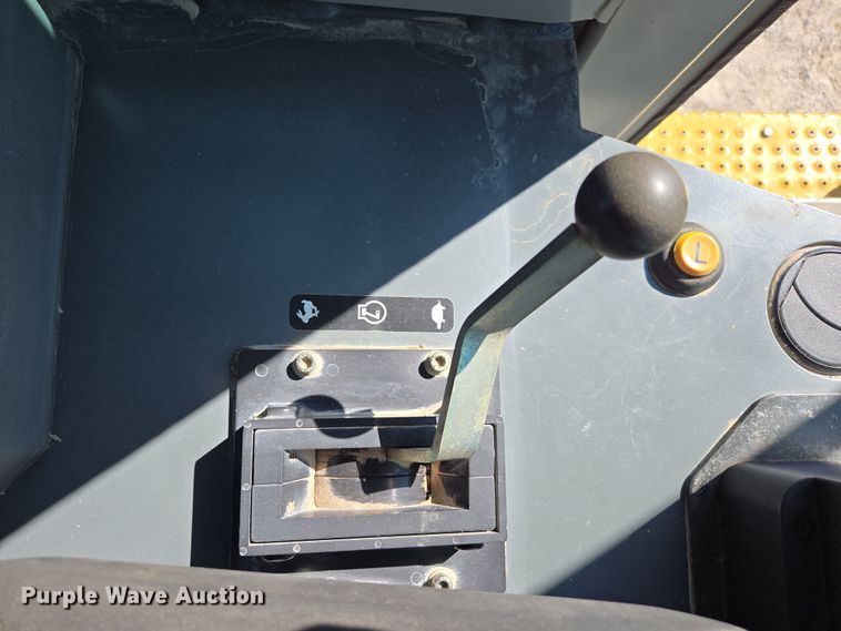 image for item DP6316 2004 John Deere 655C Series II track loader