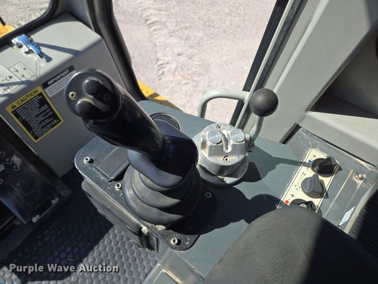 image for item DP6316 2004 John Deere 655C Series II track loader