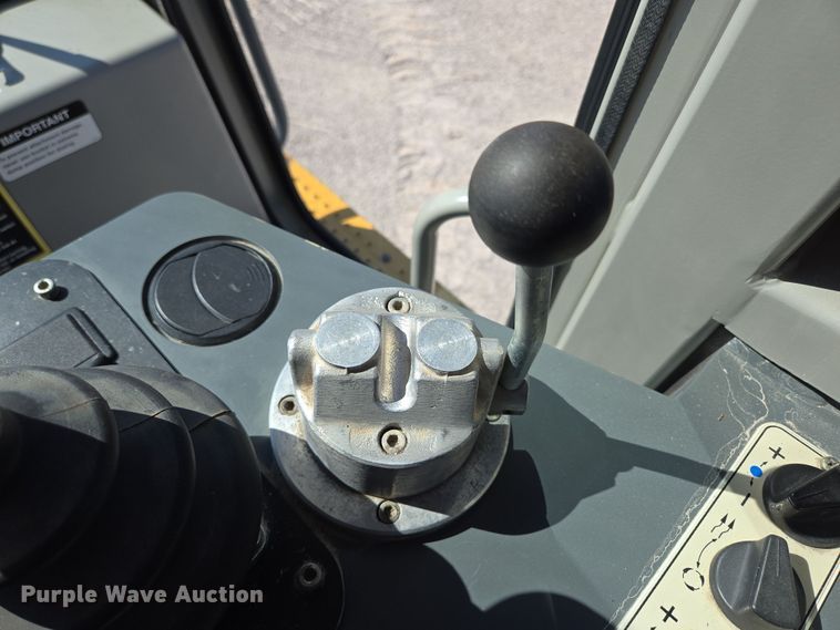 image for item DP6316 2004 John Deere 655C Series II track loader