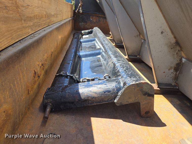 image for item DP6318 2009 Chevrolet C5500 dump truck