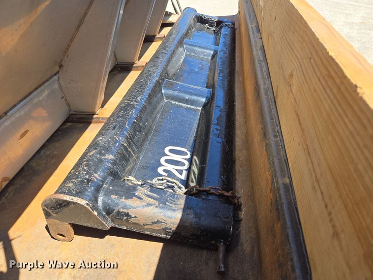 image for item DP6318 2009 Chevrolet C5500 dump truck