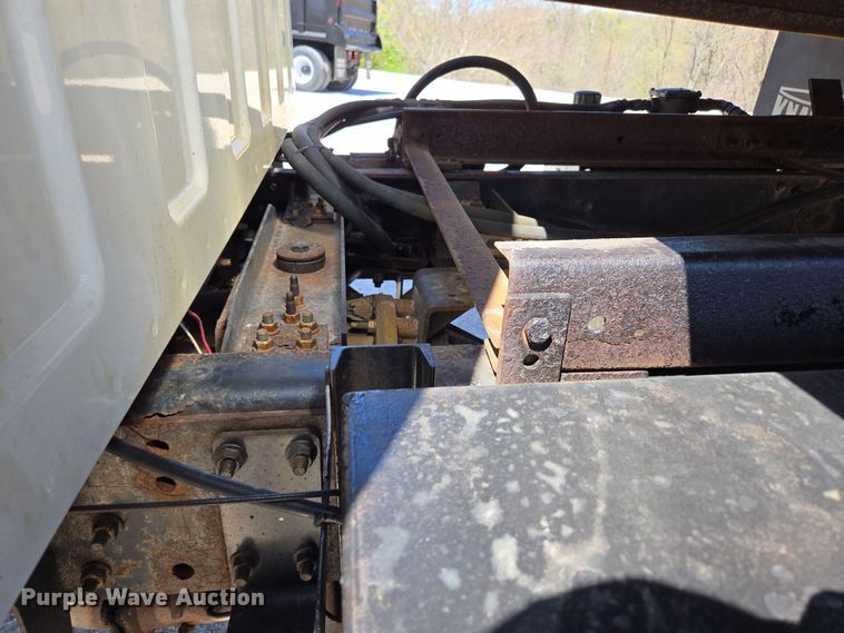 image for item DP6318 2009 Chevrolet C5500 dump truck