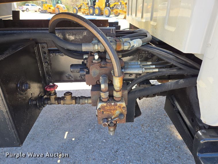 image for item DP6318 2009 Chevrolet C5500 dump truck