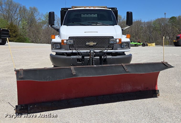 image for item DP6319 2005 Chevrolet C5500 dump flatbed truck