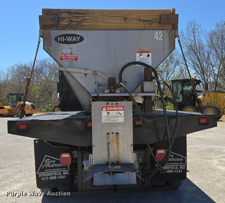 image for item DP6319 2005 Chevrolet C5500 dump flatbed truck