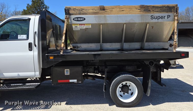 image for item DP6319 2005 Chevrolet C5500 dump flatbed truck