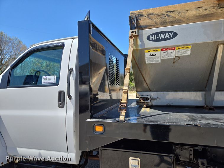 image for item DP6319 2005 Chevrolet C5500 dump flatbed truck