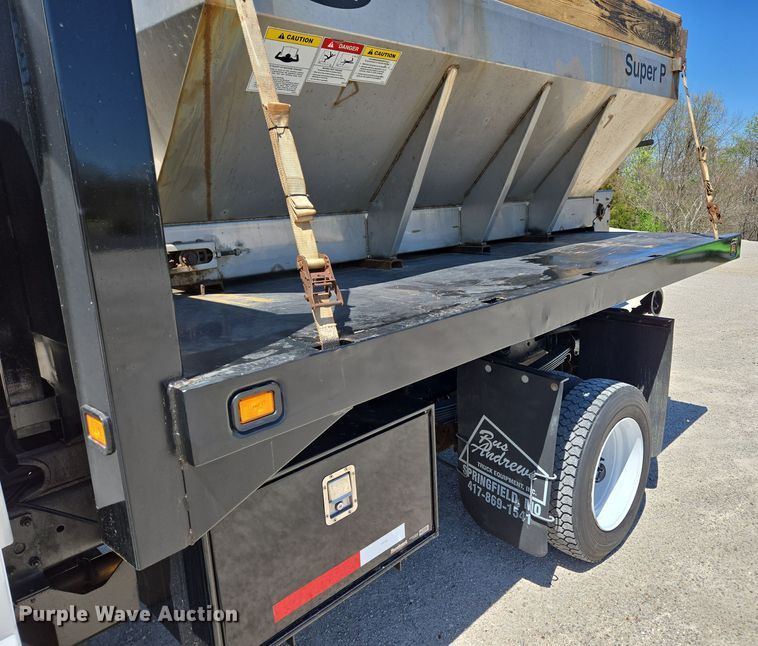 image for item DP6319 2005 Chevrolet C5500 dump flatbed truck