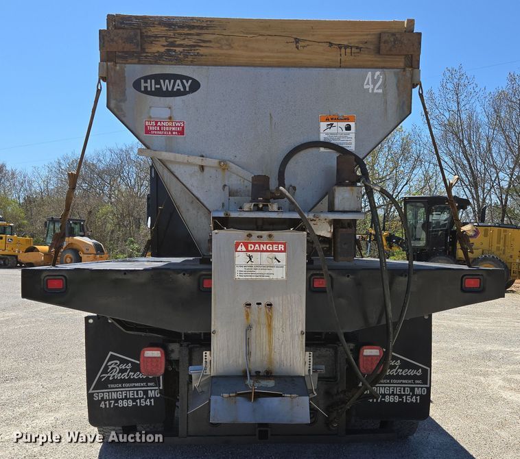 image for item DP6319 2005 Chevrolet C5500 dump flatbed truck