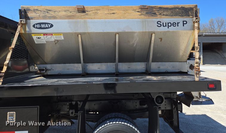 image for item DP6319 2005 Chevrolet C5500 dump flatbed truck