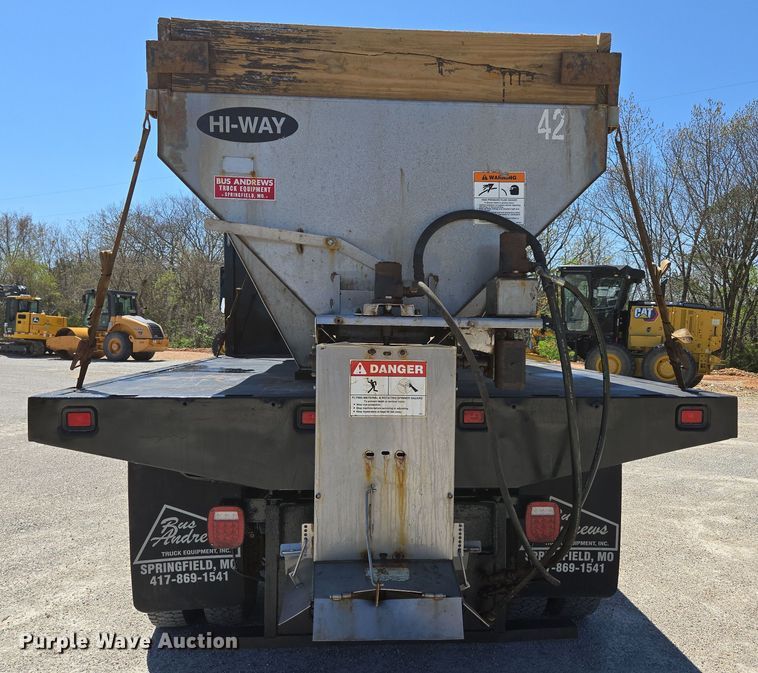 image for item DP6319 2005 Chevrolet C5500 dump flatbed truck