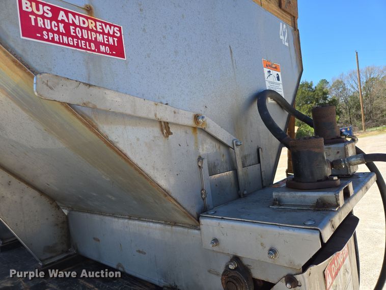 image for item DP6319 2005 Chevrolet C5500 dump flatbed truck