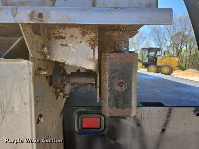 image for item DP6319 2005 Chevrolet C5500 dump flatbed truck