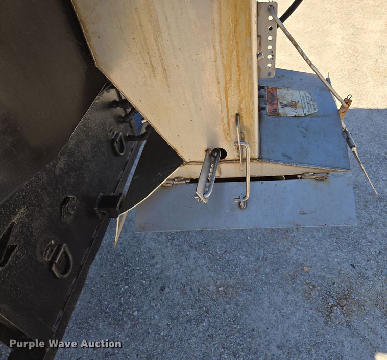 image for item DP6319 2005 Chevrolet C5500 dump flatbed truck