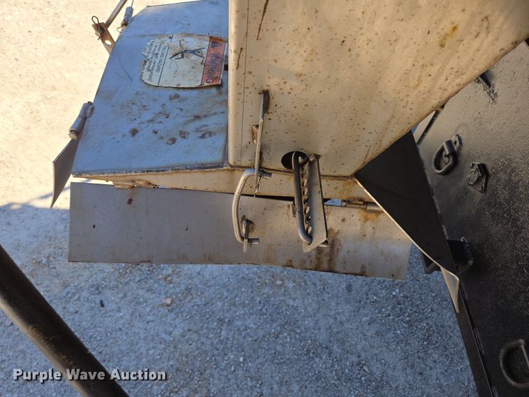 image for item DP6319 2005 Chevrolet C5500 dump flatbed truck