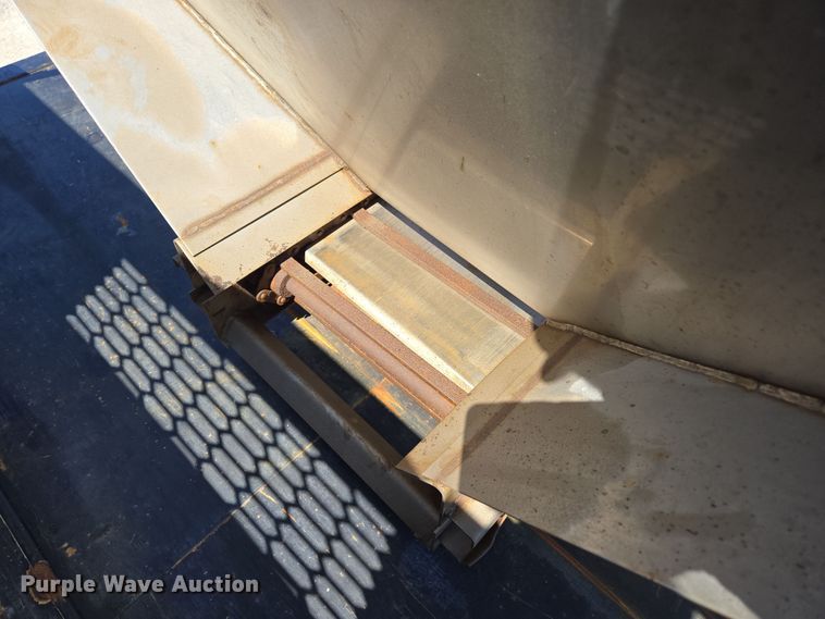 image for item DP6319 2005 Chevrolet C5500 dump flatbed truck