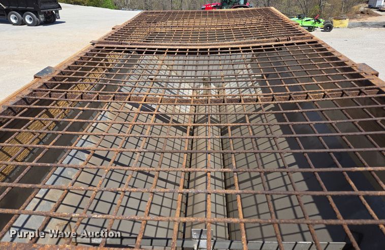 image for item DP6319 2005 Chevrolet C5500 dump flatbed truck