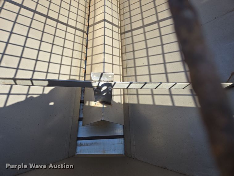 image for item DP6319 2005 Chevrolet C5500 dump flatbed truck