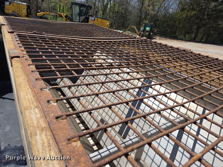 image for item DP6319 2005 Chevrolet C5500 dump flatbed truck