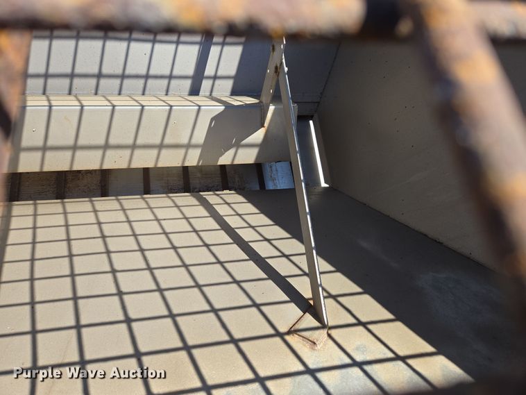 image for item DP6319 2005 Chevrolet C5500 dump flatbed truck