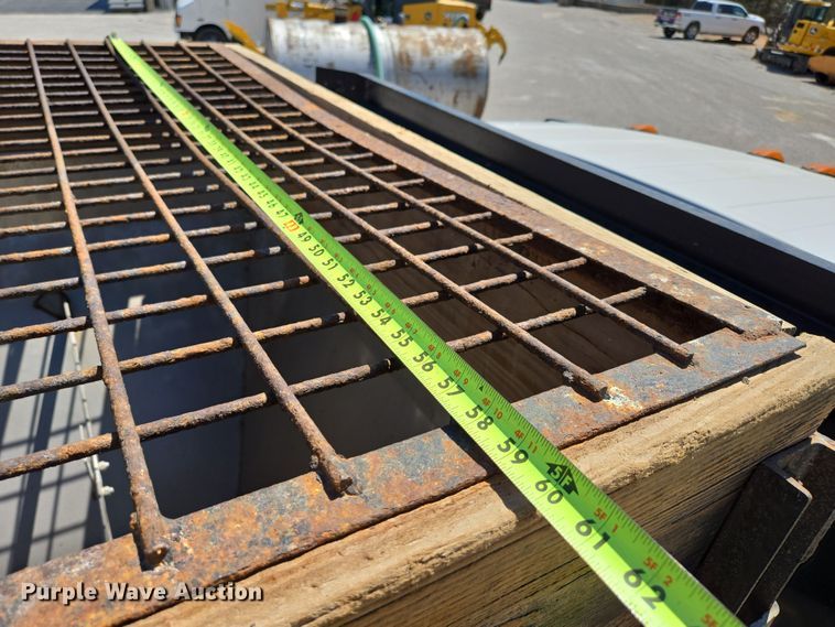 image for item DP6319 2005 Chevrolet C5500 dump flatbed truck